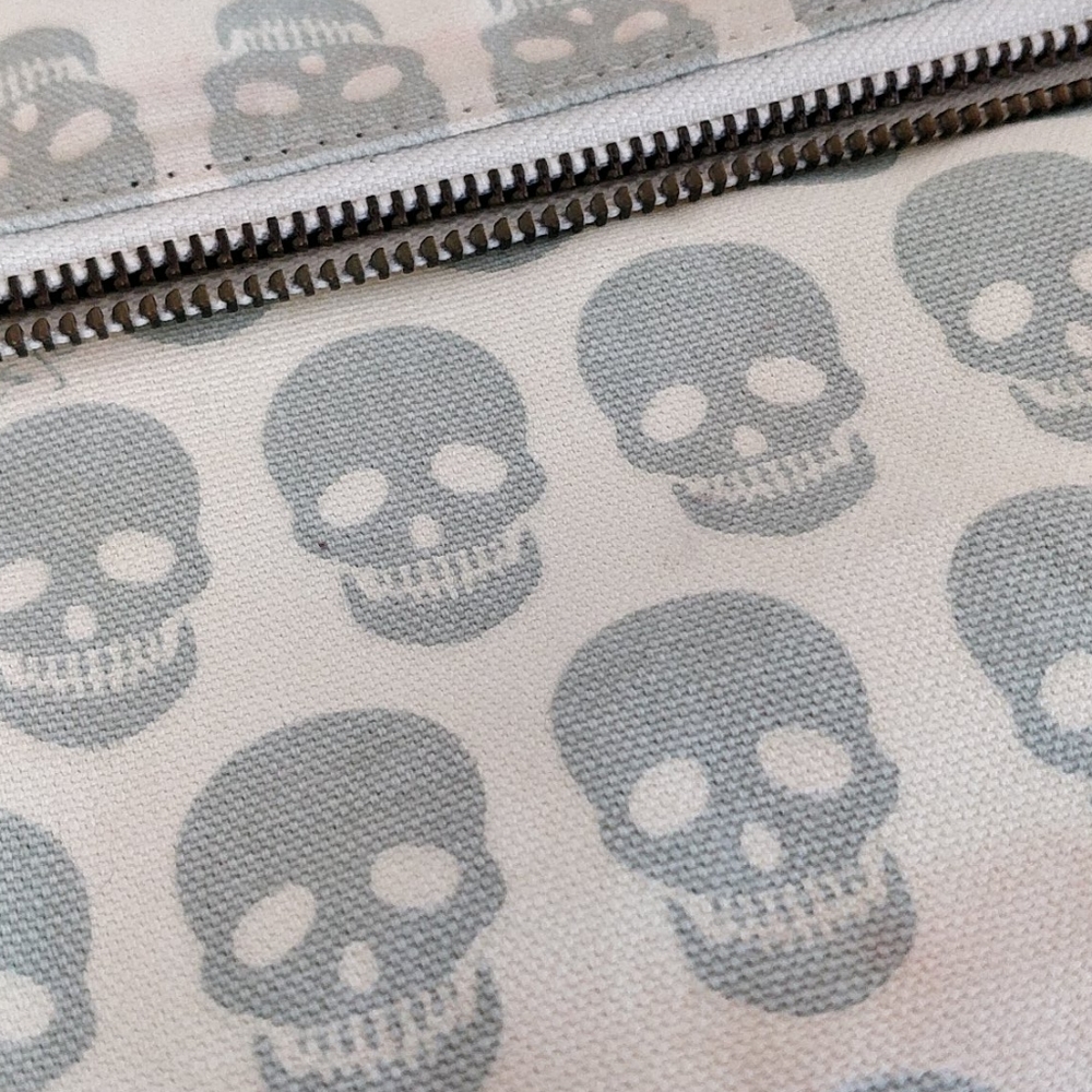 Treesje Fabric Foldover 'Fatal' Clutch w/ Zipper - Picture 2 of 13